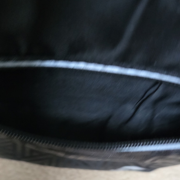 3/$15 Deal 🎉 Igloo Geometric Black Tote / Lunch Bag - Picture 9 of 10